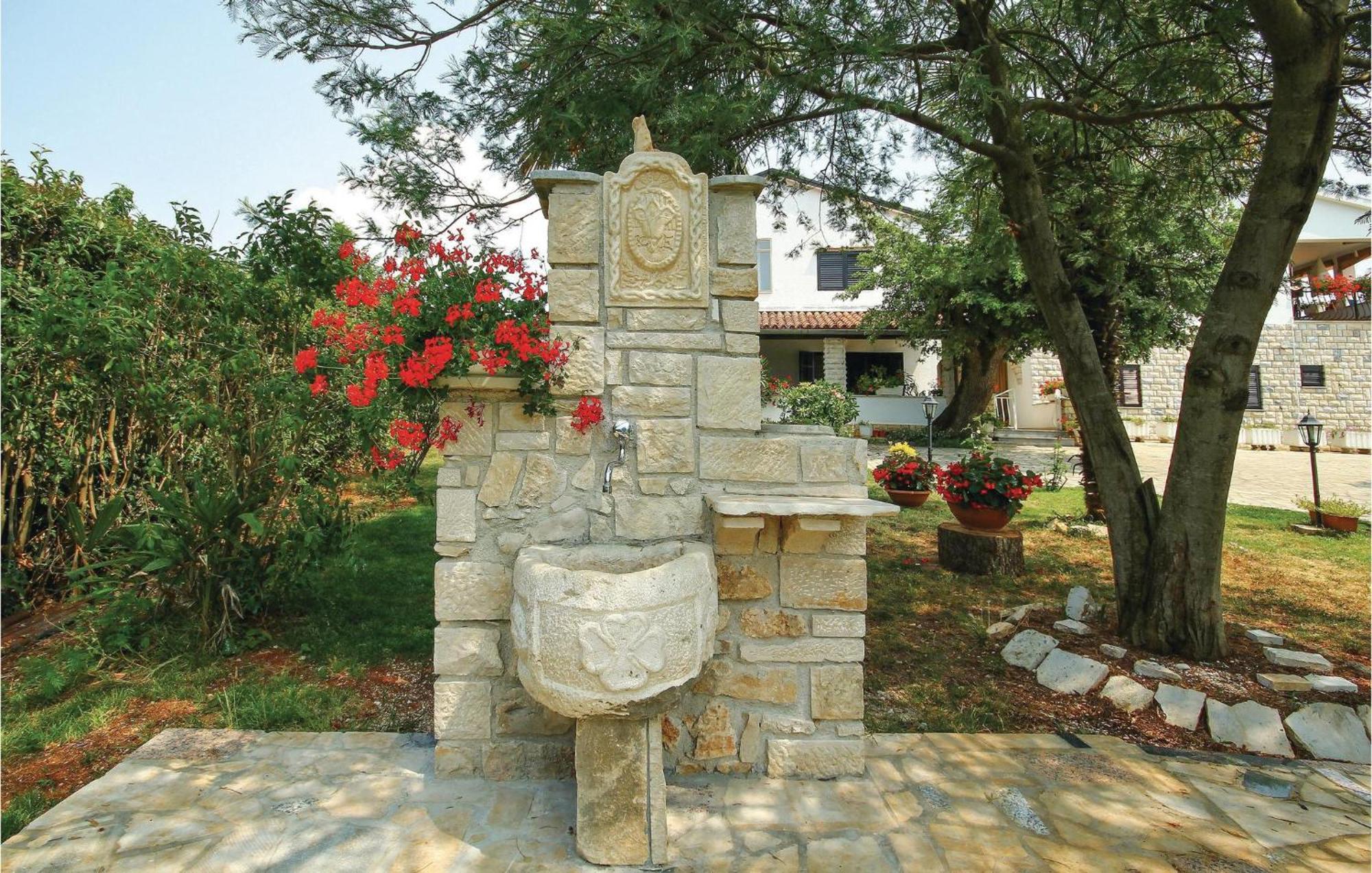 Beautiful Apartment In Porec With Wifi Zewnętrze zdjęcie